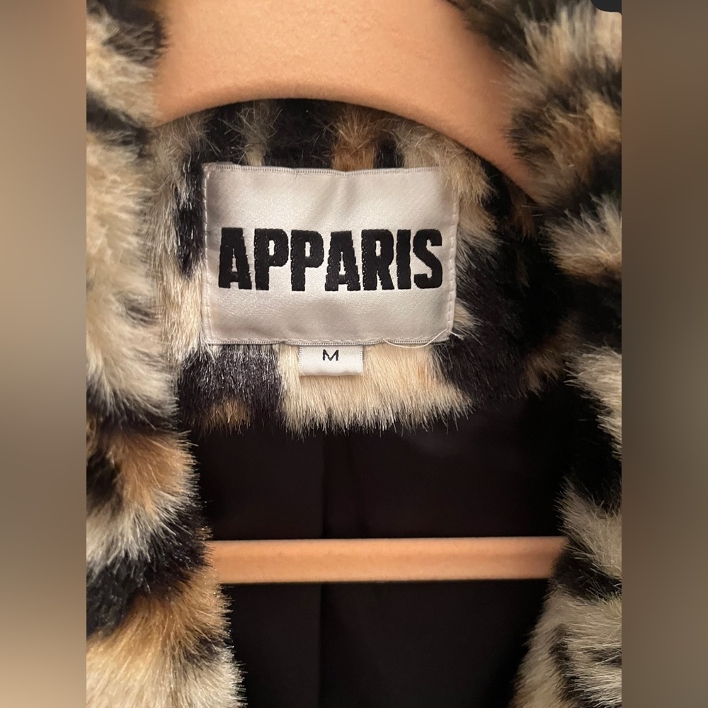 APPARIS- NWOT fully lined Leopard Print Jacket with cool zipper detail - Picture 3 of 8
